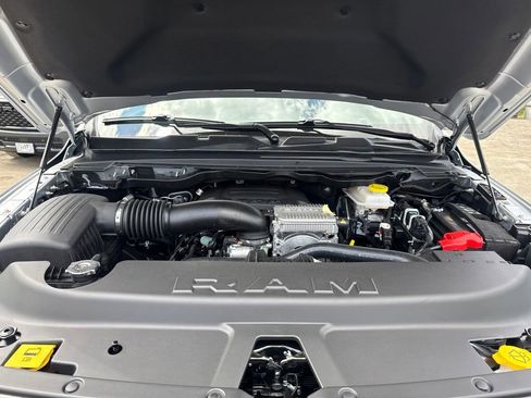 New 2026 RAM 1500 4x4 Crew Cab image 32