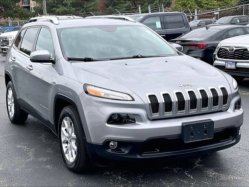 Used 2017 Jeep Cherokee Latitude w/ Safety/Convenience Group FWD image 34