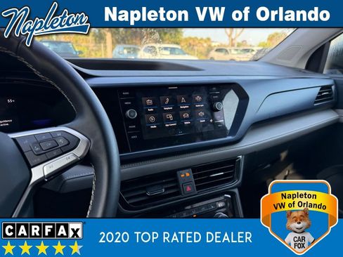 Used 2024 Volkswagen Taos SE image 28