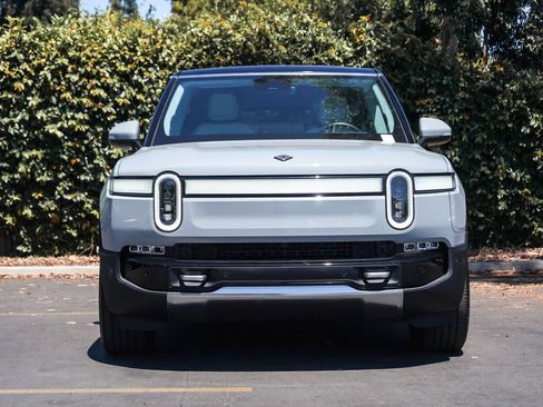 Used 2024 Rivian R1S Adventure AWD/4WD image 2