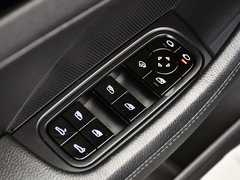 Used 2020 Porsche Panamera 4 image 35