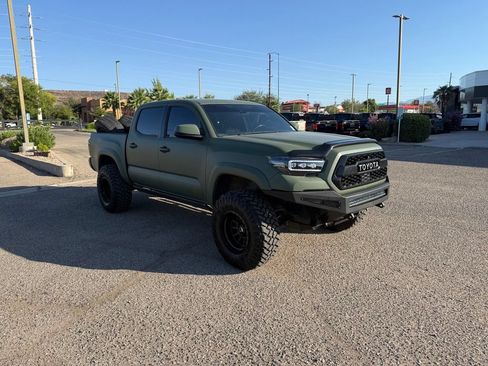 Used 2020 Toyota Tacoma Limited w/ Blackout Package AWD/4WD image 3