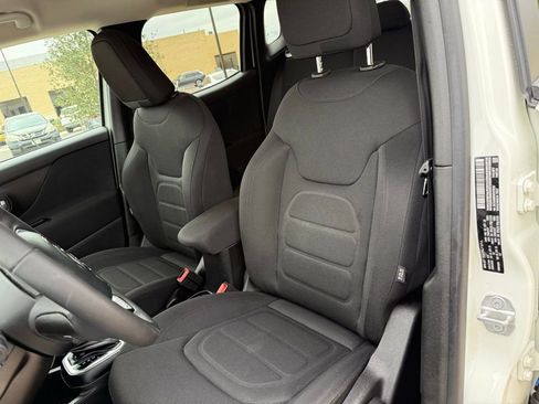 Used 2019 Jeep Renegade Latitude image 13