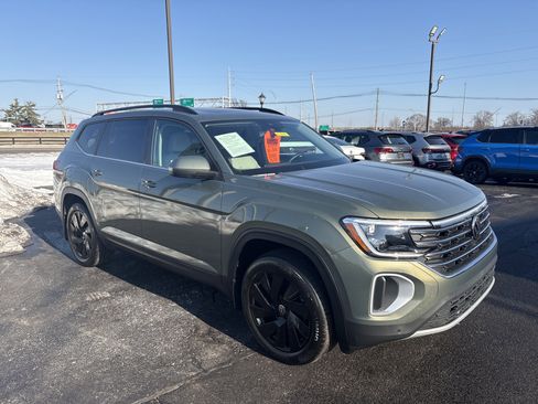 Used 2026 Volkswagen Atlas SE image 2