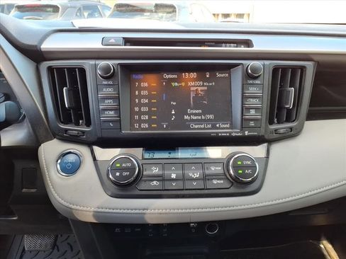 Used 2018 Toyota RAV4 Limited image 10