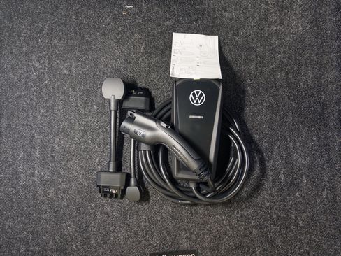 Used 2023 Volkswagen ID.4 Pro S AWD/4WD image 36