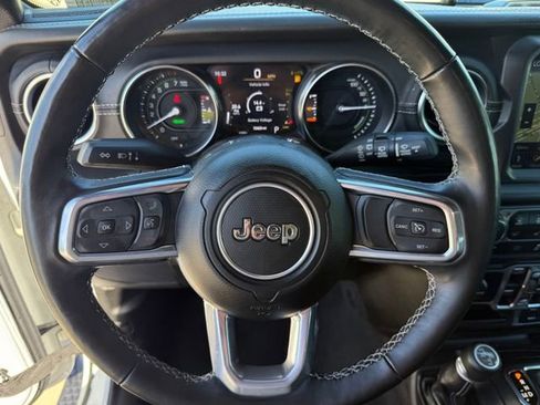 Used 2022 Jeep Wrangler Unlimited Sahara w/ Cold Weather Group AWD/4WD image 13