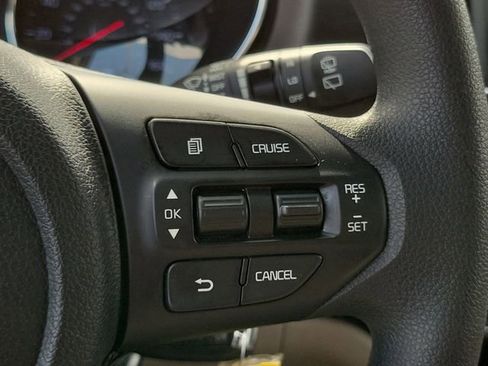 Used 2020 Kia Sedona LX FWD image 18