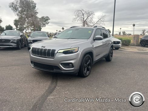Used 2020 Jeep Cherokee Latitude Plus image 3