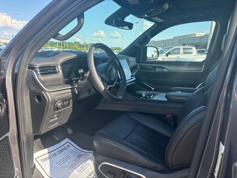 Used 2024 Jeep Wagoneer L Series II w/ Convenience Group I AWD/4WD image 10