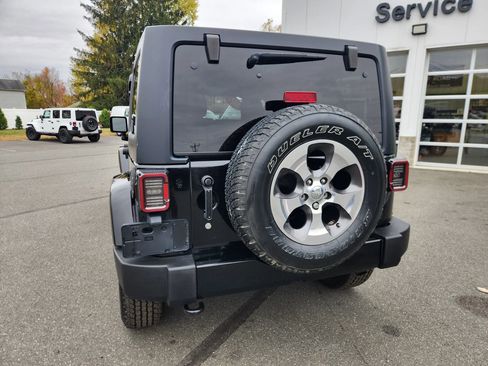 Used 2017 Jeep Wrangler Unlimited Sahara w/ Connectivity Group image 13