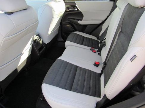 New 2025 Mitsubishi Outlander SE FWD image 8