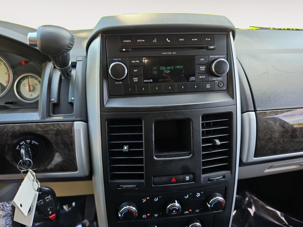Used 2010 Dodge Grand Caravan SXT FWD image 11