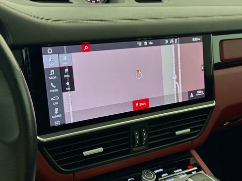 Certified 2021 Porsche Cayenne Turbo S AWD/4WD image 19