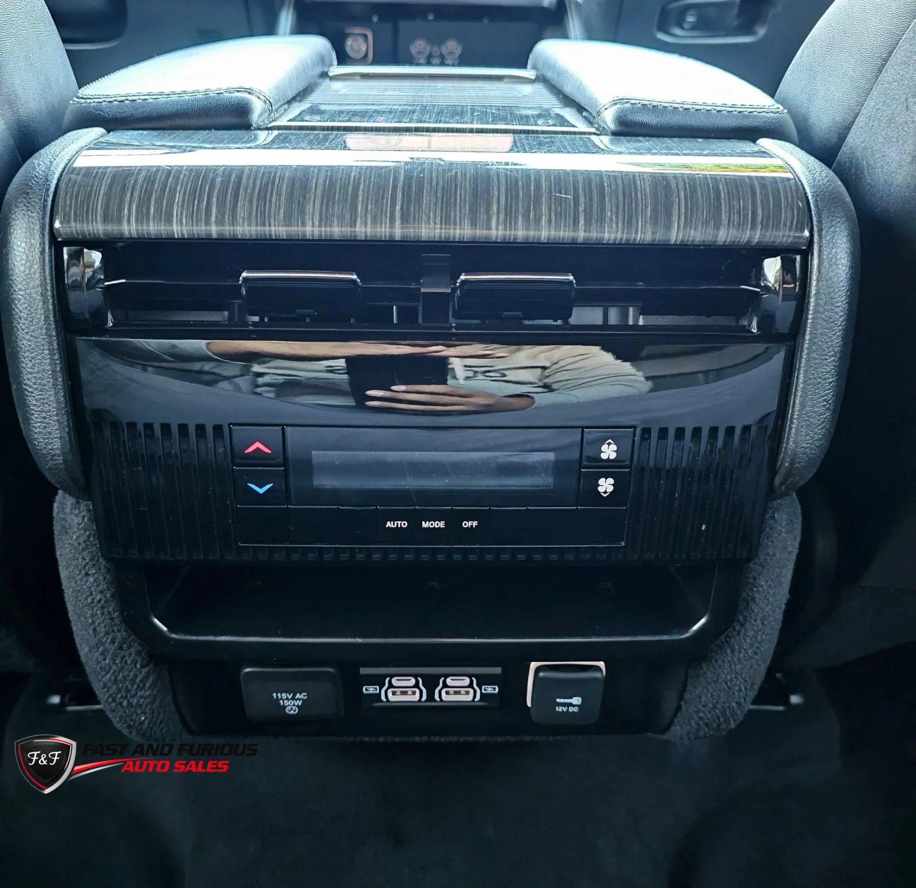 Used 2022 Jeep Wagoneer Series II AWD/4WD image 11