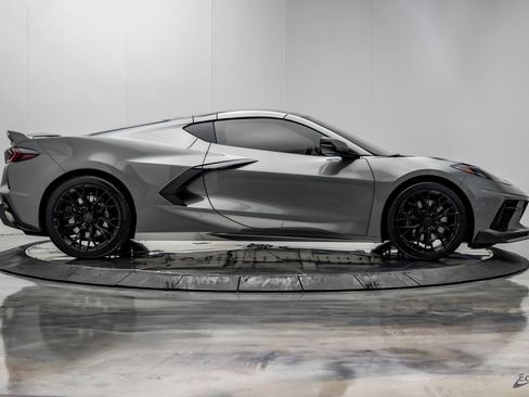 Used 2022 Chevrolet Corvette Stingray Preferred Cpe w/ Z51 Performance Package RWD image 28