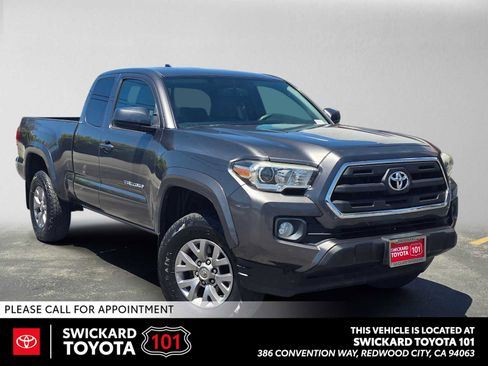 Used 2017 Toyota Tacoma SR5 AWD/4WD image 1