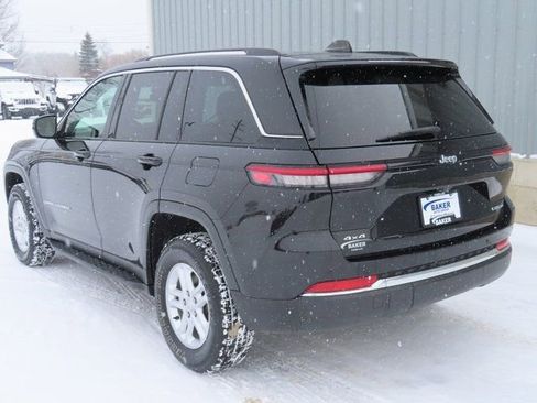 Used 2023 Jeep Grand Cherokee Laredo image 11
