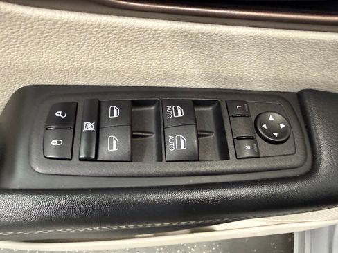 Used 2023 Chrysler Voyager LX FWD image 10