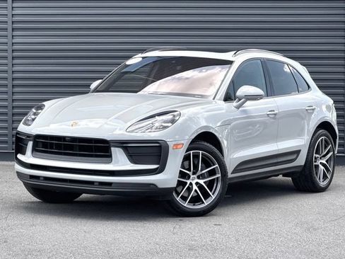 Certified 2022 Porsche Macan AWD/4WD image 1