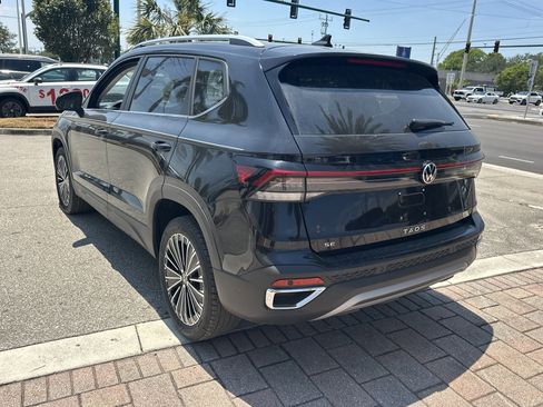 New 2026 Volkswagen Taos SE FWD image 9
