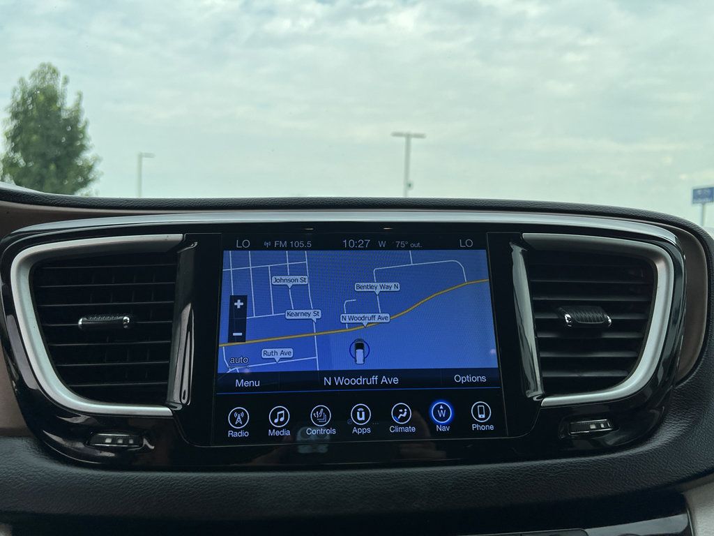 Used 2017 Chrysler Pacifica Touring-L FWD image 20