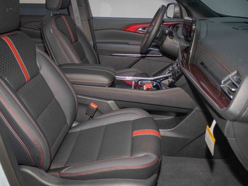 New 2026 Chevrolet Traverse RS w/ LPO, Floor Liner Package image 11