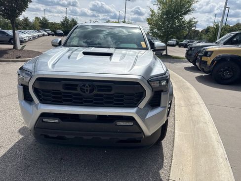 Used 2026 Toyota Tacoma TRD Sport AWD/4WD image 2
