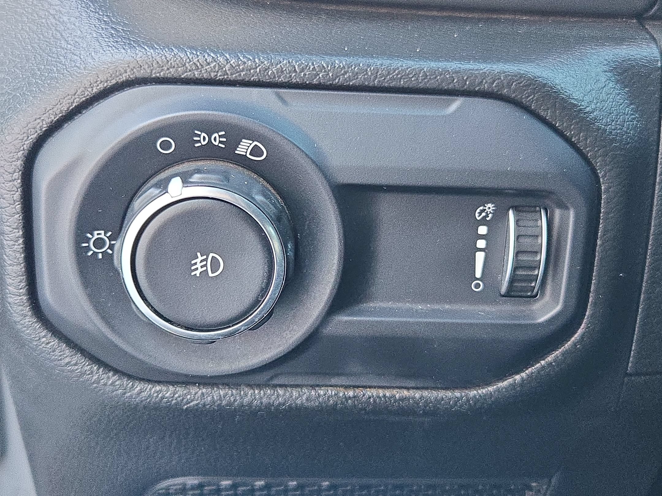 Used 2023 Jeep Wrangler Unlimited Sport AWD/4WD image 25