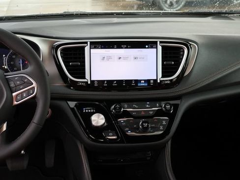New 2026 Chrysler Pacifica Pinnacle FWD image 15