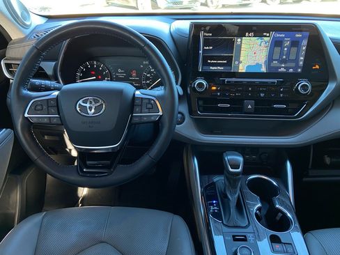Used 2020 Toyota Highlander Limited image 24