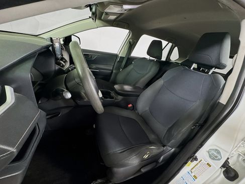 Certified 2022 Toyota RAV4 LE AWD/4WD image 11