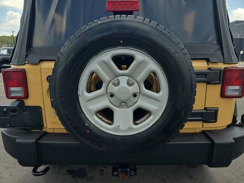 Used 2013 Jeep Wrangler Sport w/ Connectivity Group AWD/4WD image 13