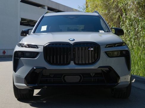 New 2026 BMW X7 M60i image 3