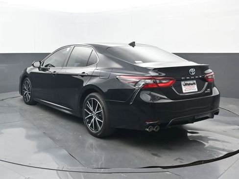 Used 2023 Toyota Camry SE FWD image 3