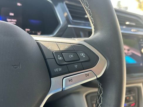 Used 2023 Volkswagen Tiguan SE image 22