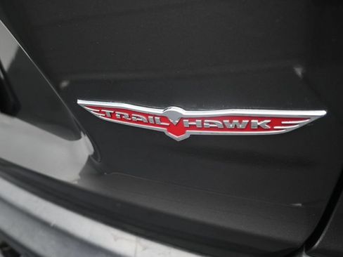 Used 2019 Jeep Cherokee Trailhawk AWD/4WD image 42