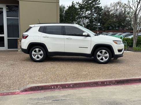 Used 2019 Jeep Compass Latitude w/ Popular Equipment Group image 7