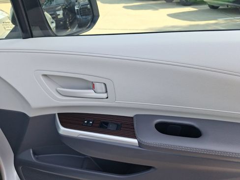 Used 2024 Toyota Sienna LE FWD image 33