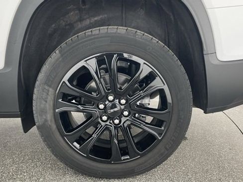 Used 2023 GMC Acadia SLE w/ Driver Convenience Package image 53