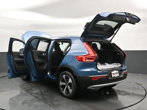 New 2025 Volvo XC40 B5 Core w/ Climate Package image 48