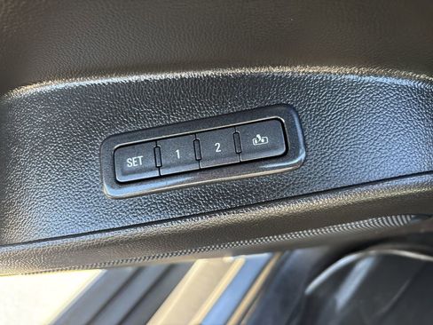 Used 2018 GMC Yukon Denali image 12