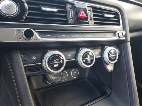 Used 2022 Genesis G70 2.0T image 22