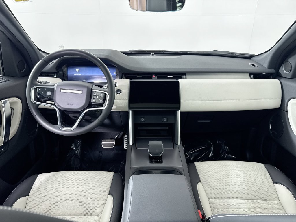Used 2025 Land Rover Discovery Sport Dynamic SE AWD/4WD image 18