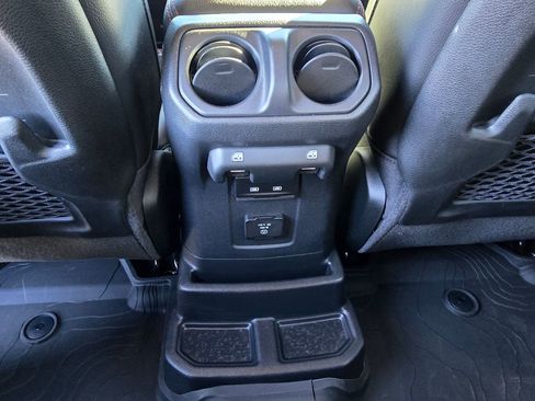 Used 2023 Jeep Wrangler Unlimited Rubicon image 29