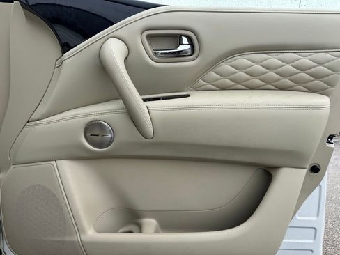Used 2024 INFINITI QX80 Sensory image 27