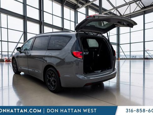 Used 2021 Chrysler Pacifica Touring w/ S Appearance Package FWD image 28