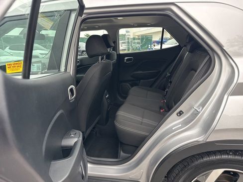 Used 2025 Hyundai Venue SEL FWD image 15