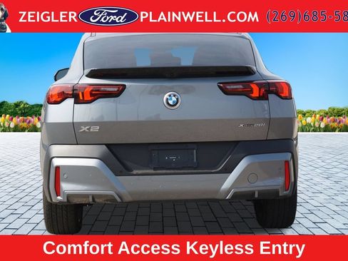 Used 2025 BMW X2 xDrive28i AWD/4WD image 4