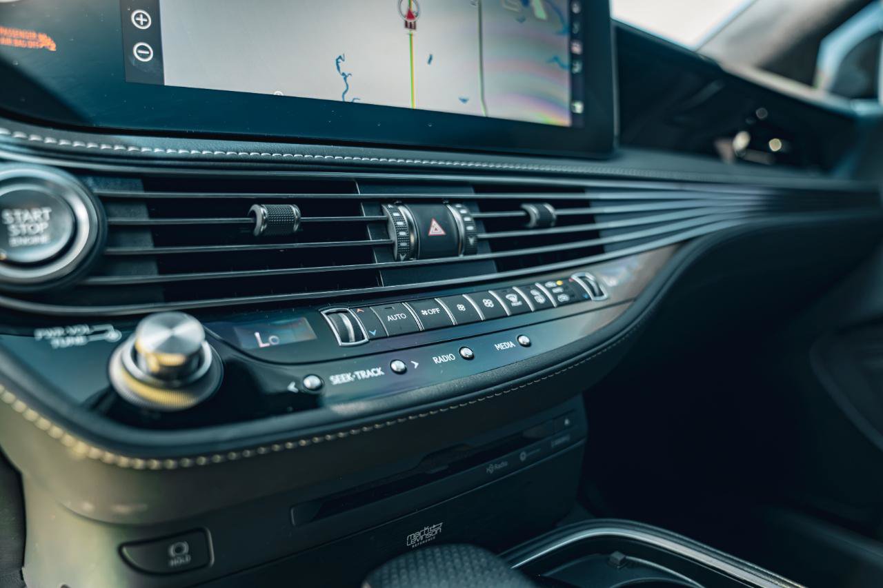 Used 2021 Lexus LS 500 F Sport w/ Accessory Package (Z2) RWD image 24